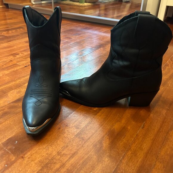 Aldo Valley Booties size 8 - Picture 4 of 5